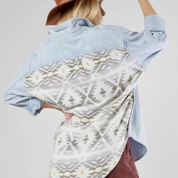 WE THE FREE , FREE PEOPLE DENIM BUTTON FRONT, AZTEC BACK  oversized SIZE M - Picture 1 of 8